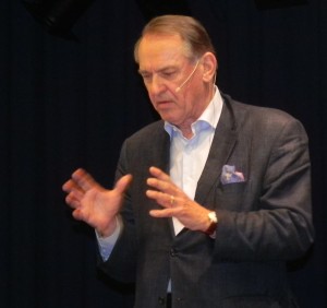 Jan Eliasson pratar om FNs vattenprojekt